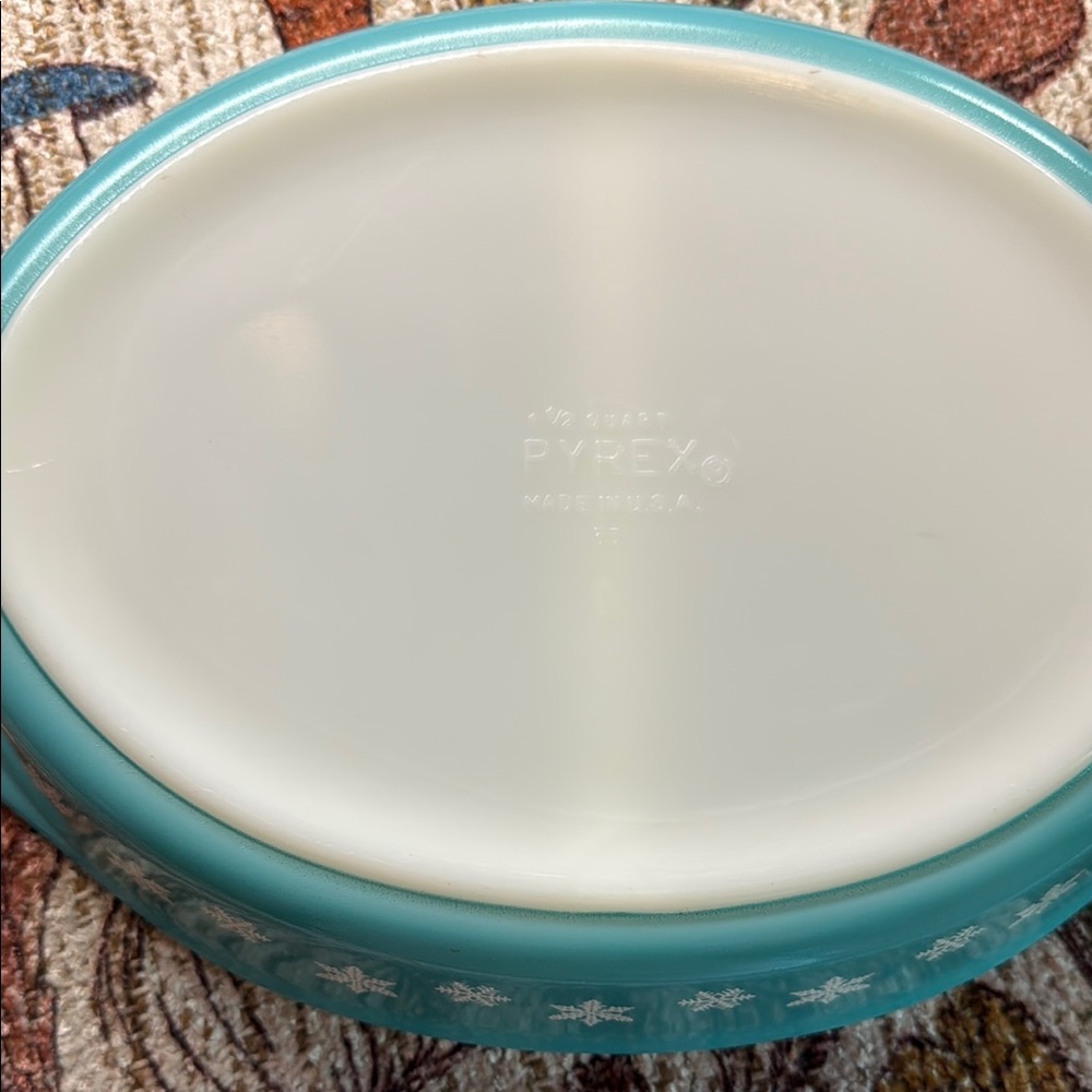 Vintage Pyrex Snowflake Divided Blue and White Food Storage Dish - Picture 3 of 5